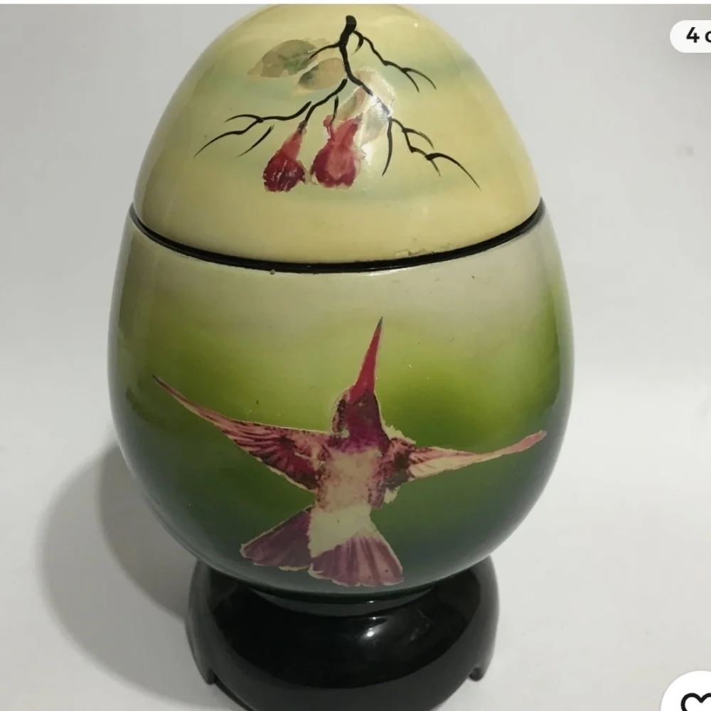 VINTAGE HANDMADE PAINTED. DECO EGG WITH REMOVABLE TOP. WOOD. HUMMINGBIRD.